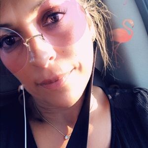 Meet your Posher, Alma